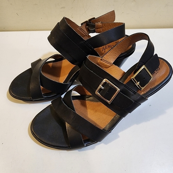 Euro Soft by Soft black leather heeled Strappy Sandals size 7M - Picture 10 of 11